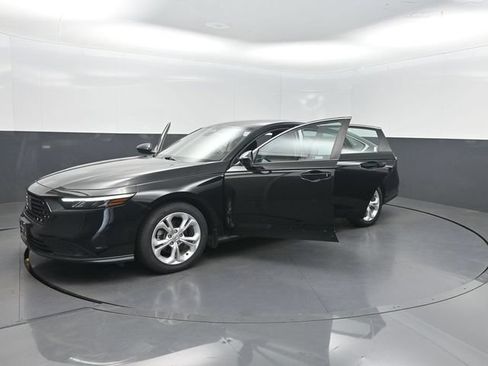 Used 2023 Honda Accord LX image 31