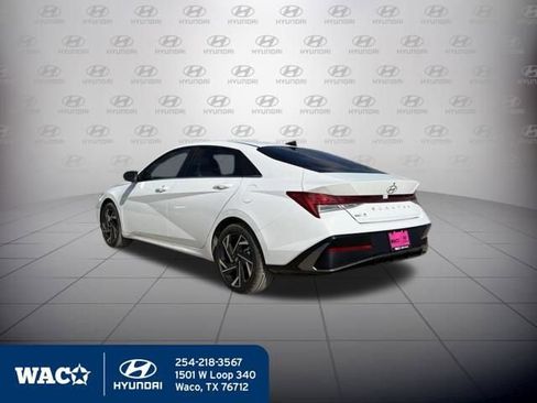 Used 2025 Hyundai Elantra SEL image 5