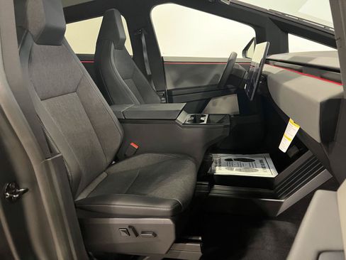 Used 2026 Tesla Cybertruck AWD Crew Cab image 43