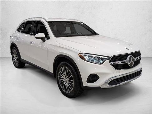 Used 2026 Mercedes-Benz GLC 300 image 3