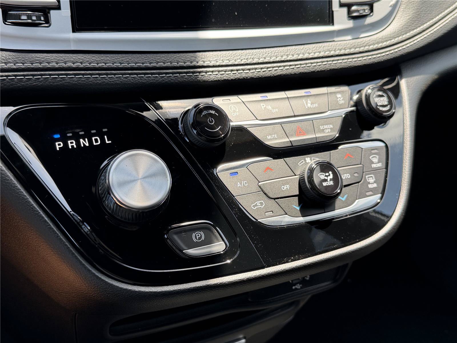 New 2027 Chrysler Pacifica Select FWD image 23