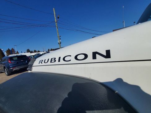 Used 2017 Jeep Wrangler Unlimited Rubicon w/ Cold Weather Group image 23