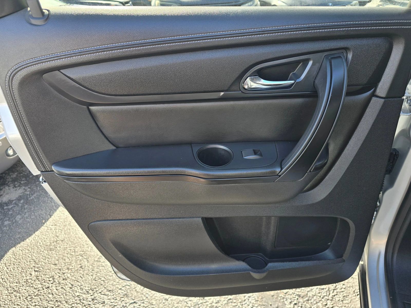 Used 2016 Chevrolet Traverse LT w/ Style and Technology Package FWD image 17