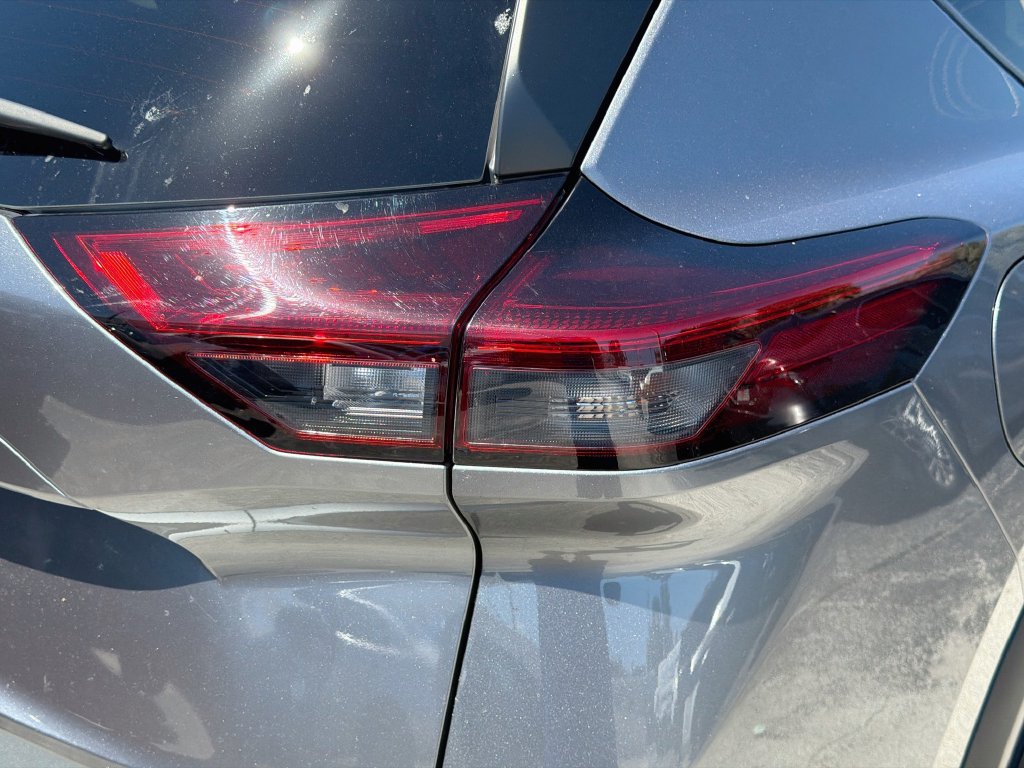 Used 2025 Nissan Rogue S FWD image 27