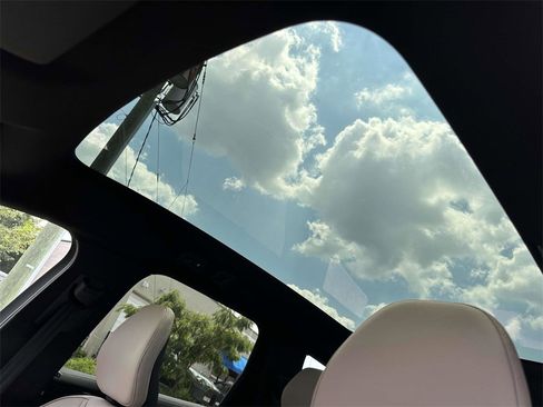 New 2025 Volvo EX90 Plus image 17