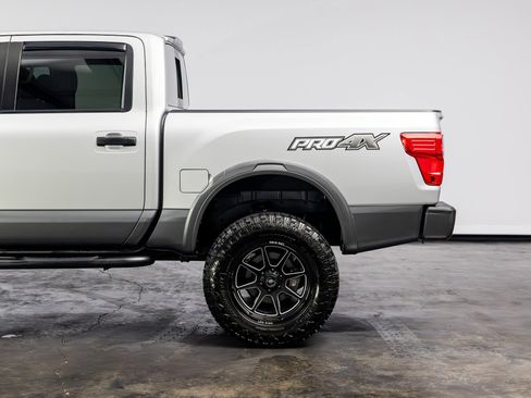 Used 2019 Nissan Titan PRO-4X image 13