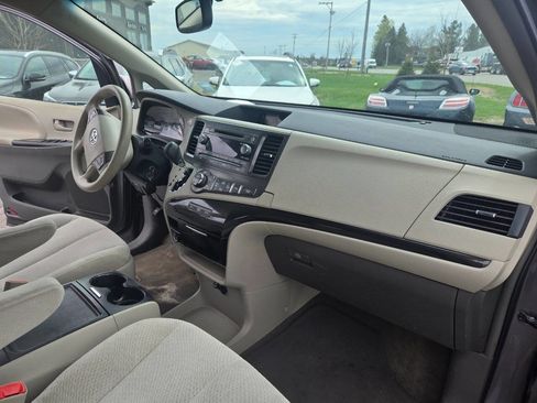 Used 2013 Toyota Sienna LE AWD/4WD image 31