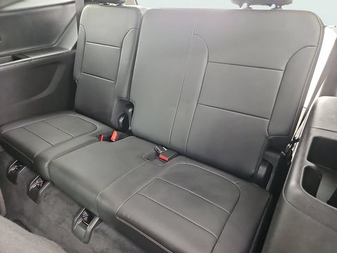 Used 2023 Chevrolet Traverse LT AWD/4WD image 34