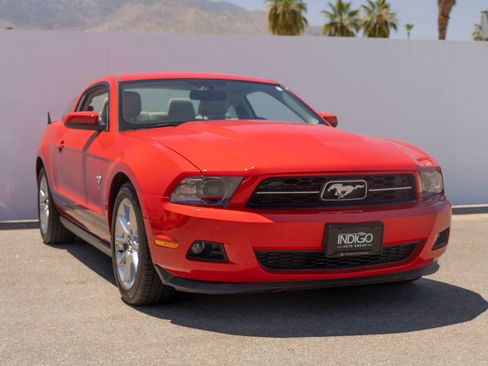 Used 2011 Ford Mustang Premium w/ 202A Rapid Spec Order Code RWD image 2