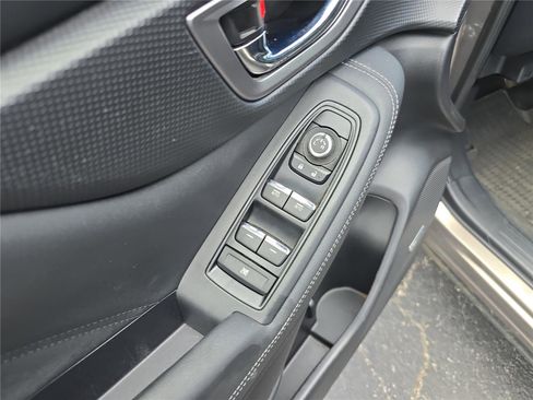 Used 2020 Subaru Forester Limited image 20