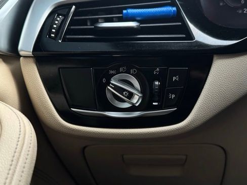 Used 2021 BMW 540i xDrive w/ M Sport Package image 30