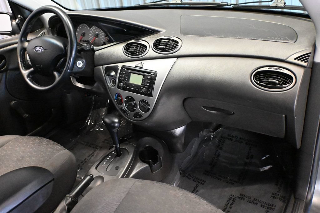 Used 2003 Ford Focus ZX3 Hatchback FWD image 6