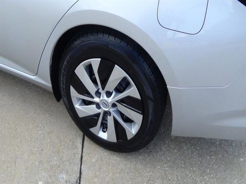 Used 2024 Nissan Altima 2.5 SV image 9