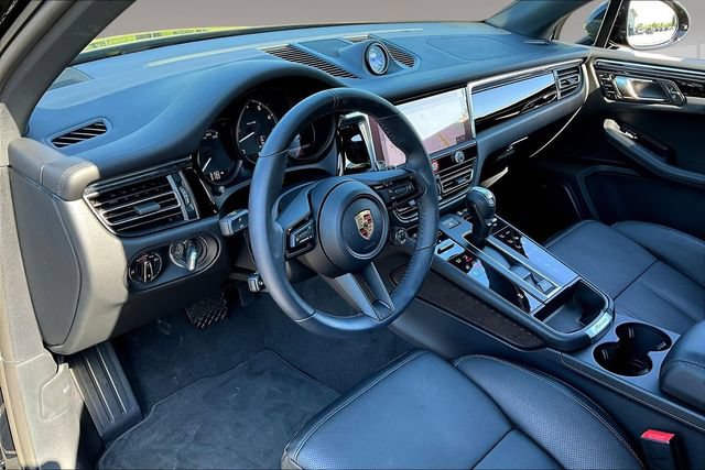 Used 2026 Porsche Macan AWD/4WD image 17
