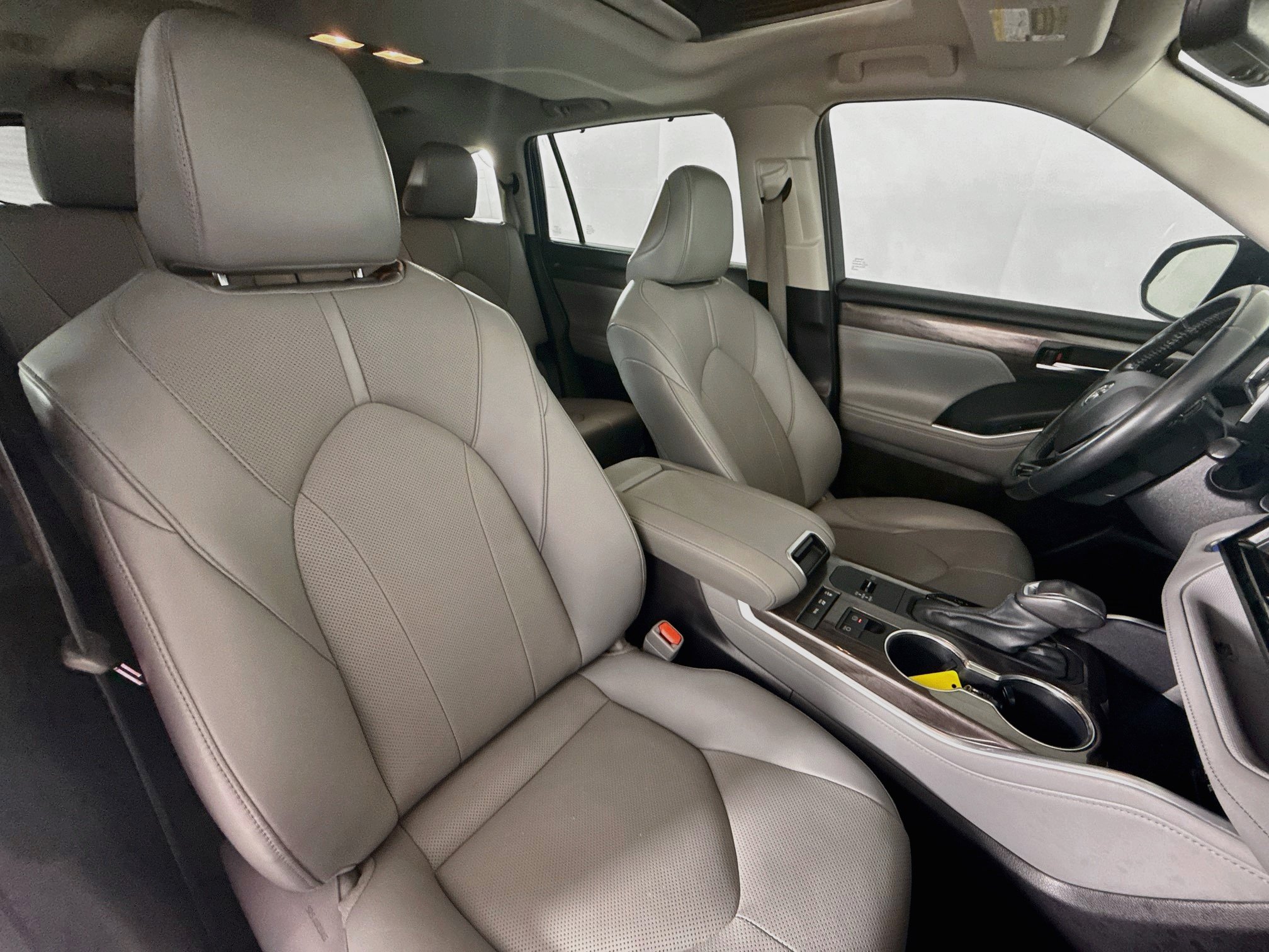 Certified 2021 Toyota Highlander Limited AWD/4WD image 31