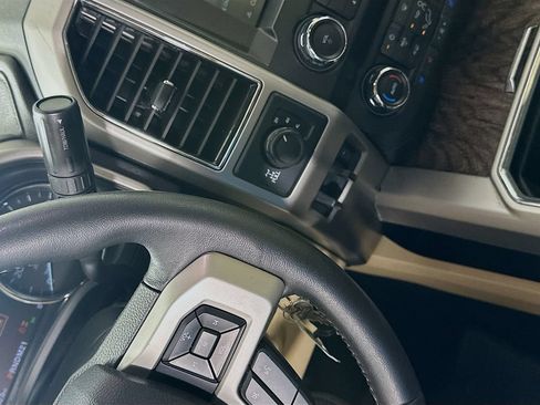 Used 2019 Ford F350 Lariat w/ Lariat Value Package AWD/4WD image 17