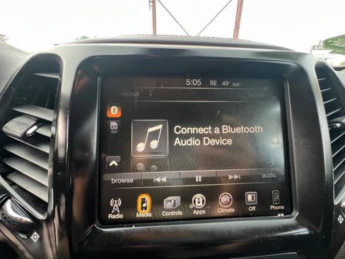 Used 2014 Jeep Cherokee Trailhawk w/ Leather Interior Group AWD/4WD image 17