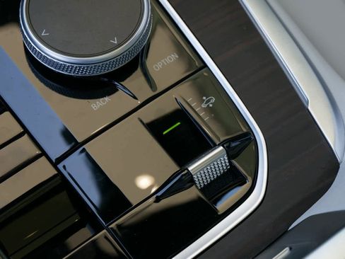 Used 2025 BMW X7 xDrive40i image 9