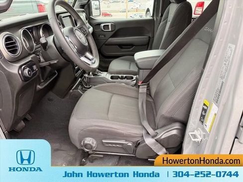 Used 2023 Jeep Wrangler Unlimited Sahara AWD/4WD image 13