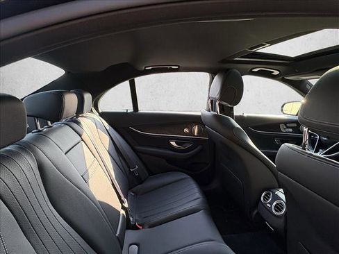 Used 2022 Mercedes-Benz E 350 Sedan image 17