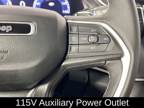New 2025 Jeep Grand Cherokee Laredo image 10