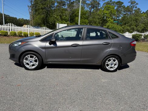 Used 2014 Ford Fiesta SE image 6