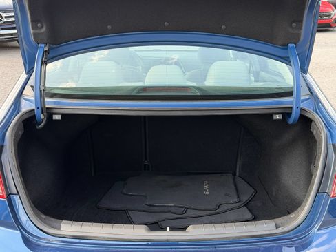 Used 2020 Hyundai Elantra SE FWD image 12