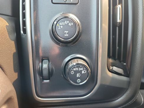 Used 2018 Chevrolet Silverado 1500 LTZ Z71 w/ LTZ Plus Package AWD/4WD image 27