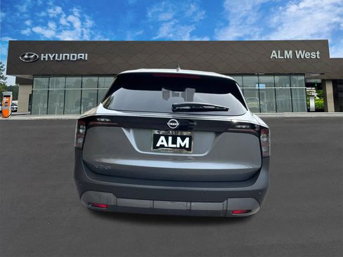 Used 2025 Nissan Kicks SV FWD image 6