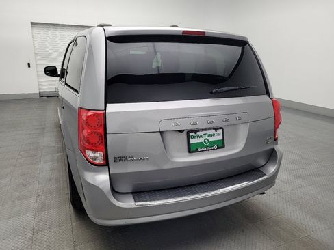 Used 2017 Dodge Grand Caravan SXT image 6