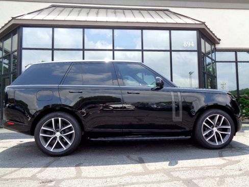 Used 2024 Land Rover Range Rover SE image 4