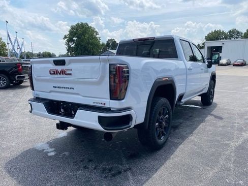Used 2025 GMC Sierra 2500 AT4 AWD/4WD image 4