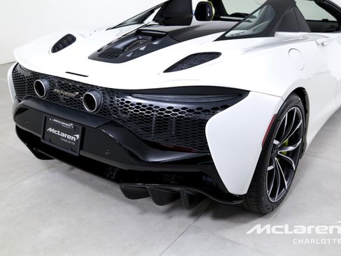Used 2025 McLaren Artura Spider image 32