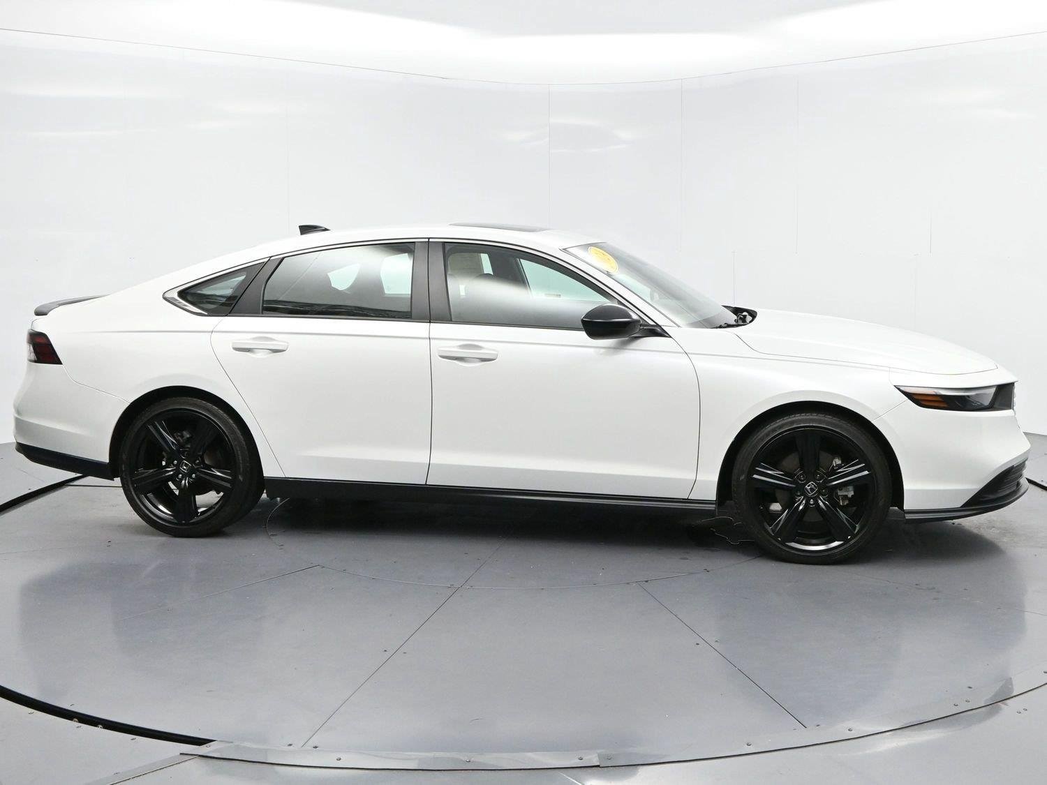 Used 2024 Honda Accord Sport image 4