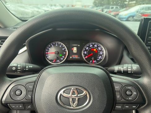 Used 2021 Toyota RAV4 XLE image 19
