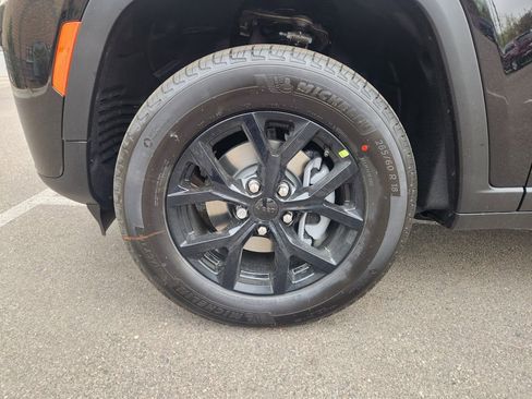 New 2026 Jeep Grand Cherokee Altitude AWD/4WD image 9