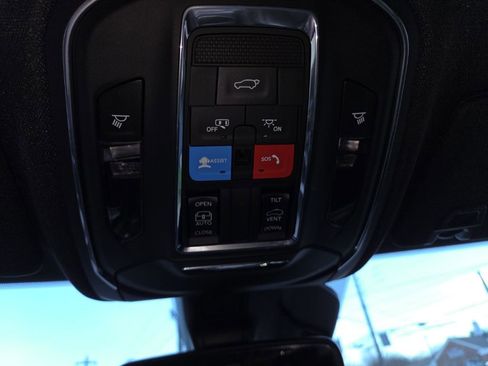 Used 2024 Jeep Grand Cherokee L Altitude image 19