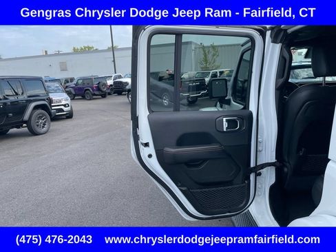 Used 2024 Jeep Wrangler Unlimited Sahara AWD/4WD image 40