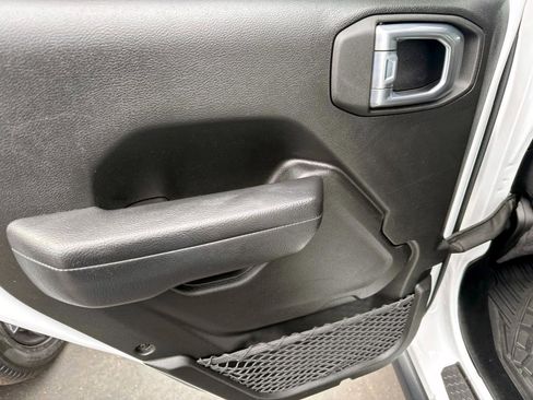 Used 2023 Jeep Wrangler Unlimited w/ Sun & Screen Package image 8