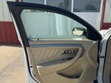 Used 2016 Ford Taurus SEL image 3