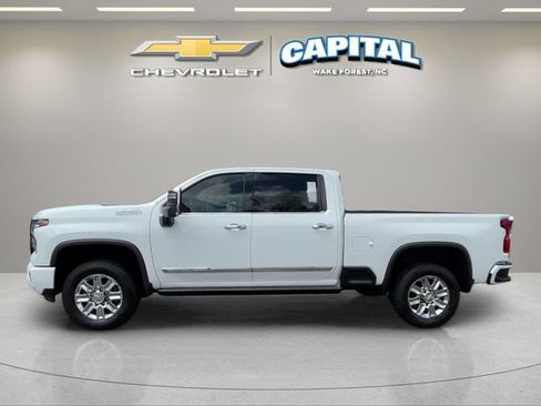 Used 2024 Chevrolet Silverado 2500 High Country w/ High Country Premium Package AWD/4WD image 2