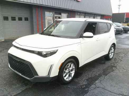Used 2023 Kia Soul LX w/ Option Group 015 FWD image 12