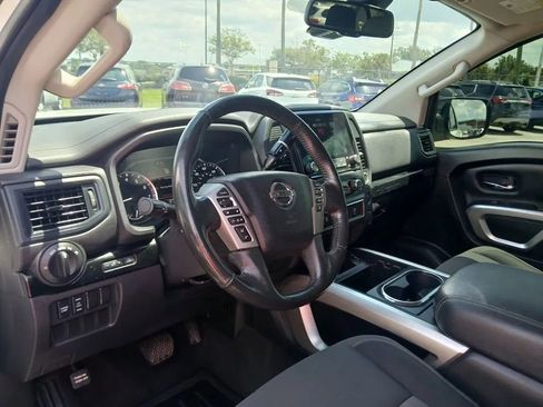 Used 2022 Nissan Titan SV w/ SV Convenience Package RWD image 11