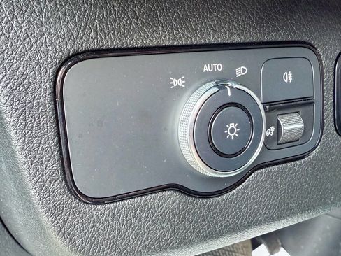 Used 2019 Freightliner Sprinter 2500 image 25