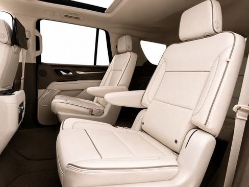 Used 2021 GMC Yukon Denali w/ Denali Premium Package AWD/4WD image 25