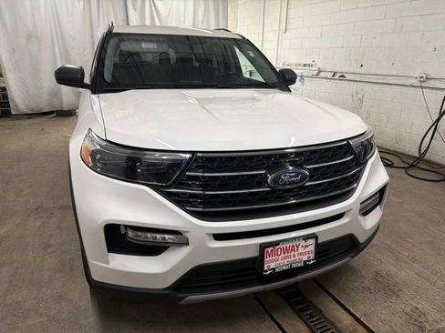 Used 2021 Ford Explorer XLT w/ Equipment Group 202A AWD/4WD image 5