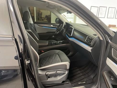 Certified 2025 Volkswagen Atlas Peak Edition SE image 13
