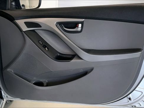 Used 2016 Hyundai Elantra SE image 25