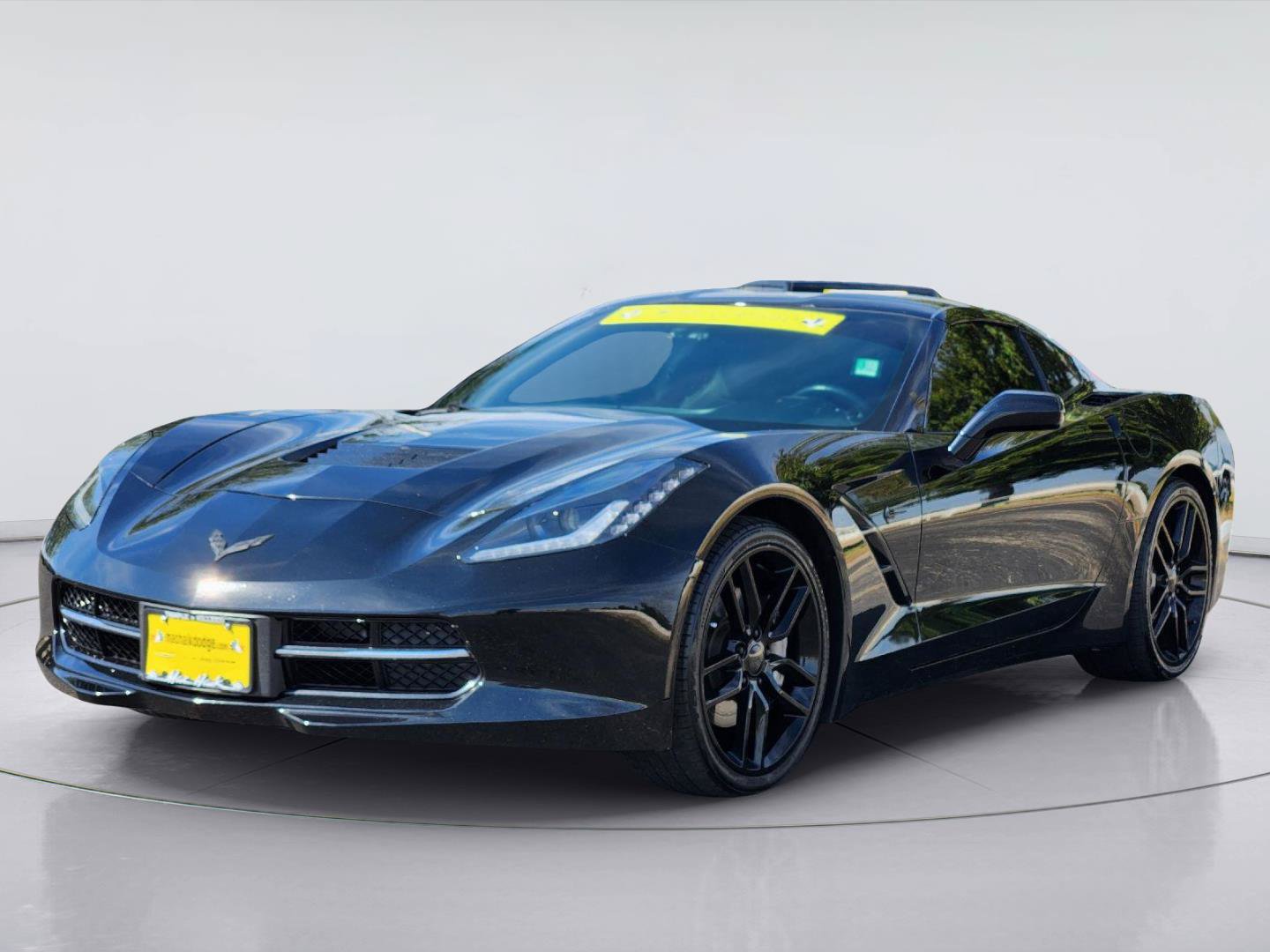 Used 2019 Chevrolet Corvette Stingray Coupe w/ 1LT RWD image 3