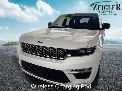 Used 2023 Jeep Grand Cherokee Summit w/ Luxury Tech Group V AWD/4WD image 9